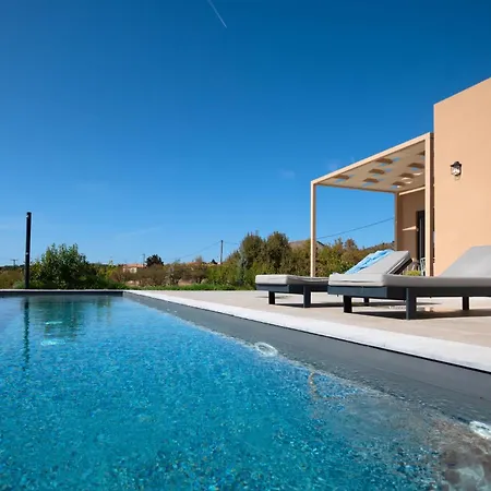 Vila Ioanna Mentoros *