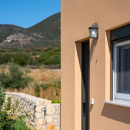 Vila Ioanna Mentoros Karavádhos